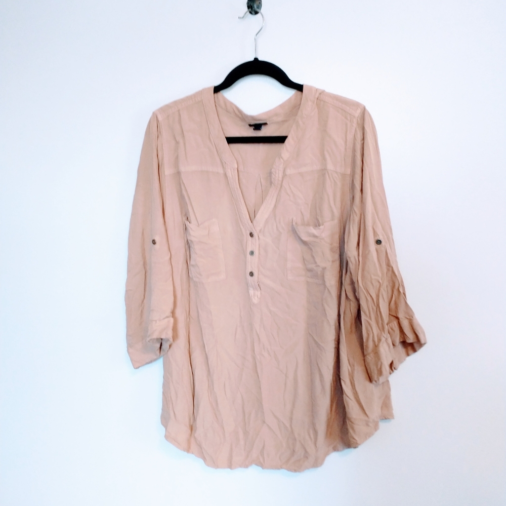 Torrid tan Harper blouse vneck with buttons on sleeves, perfect neutral top. Siz